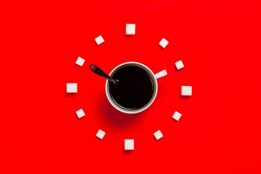 Getränk schwarz Tee Kaffee Ein Vergleich zwischen schwarzen Tee und schwarzen Kaffee